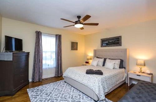 Inglewood House | 3 Bedroom Cottage Only 3 Miles from Downtown