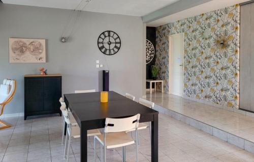 Quarante House | 3 Bedroom Cozy Home In Quarante