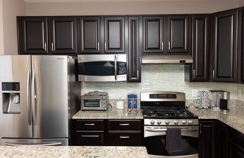 Fredericksburg House | 3 Bedroom Cozy/Spacious Luxury Rental 2 minutes away from DOWNTOWN!