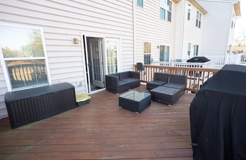 Fredericksburg House | 3 Bedroom Cozy/Spacious Luxury Rental 2 minutes away from DOWNTOWN!