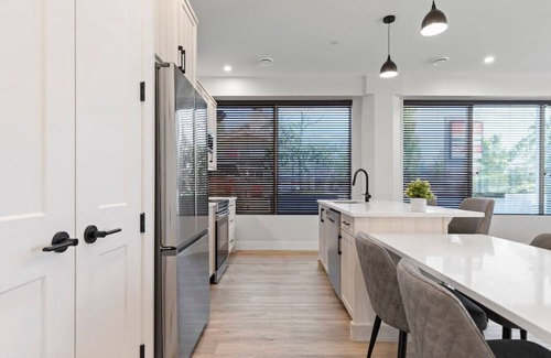 Regional District of Nanaimo Hotel | 3-bedroom Daily Monthly Rates Available Unit 1