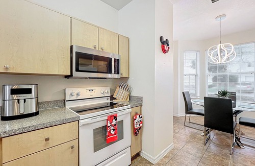 Cumbrian Lakes House | 3-bedroom Disney Townhome Retreat