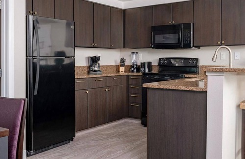 Anaheim Resort Resort | 3 bedroom Dolphin Cove located just down the road from Disney!