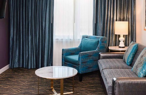 Anaheim Resort Resort | 3 bedroom Dolphin Cove located just down the road from Disney!