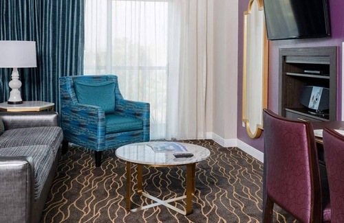 Anaheim Resort Resort | 3 bedroom Dolphin Cove located just down the road from Disney!