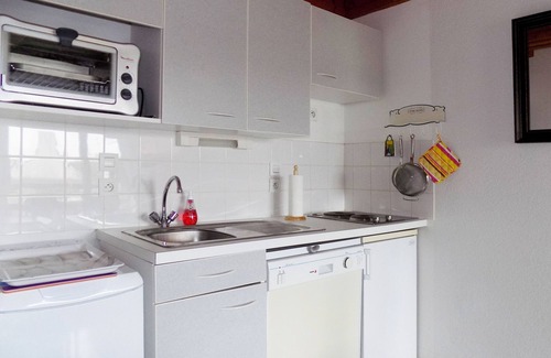 Carnac Apartment | 3 bedroom duplex for 5/6 people in residence with pool