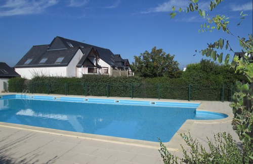 Carnac Apartment | 3 bedroom duplex for 5/6 people in residence with pool
