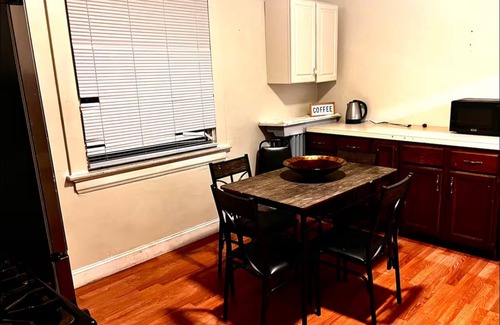 Carnegie House | 3-bedroom duplex minutes to downtown