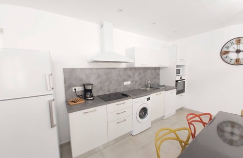 Galeria Apartment | 3 bedroom flat, heated pool, air conditioning, wifi, 1 min river, 7 min beach