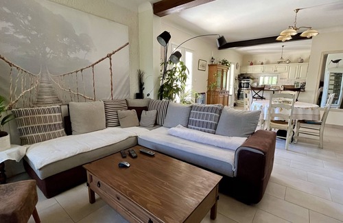 Pernes-les-Fontaines House | 3 bedroom country house sleeps 6