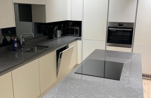 South Richmond Apartment | 3 Bedroom Ground Floor Period Flat Close to Richmond Town Centre, River & Park