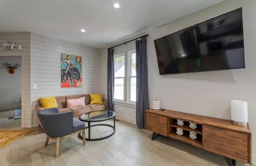 Burns Park House | 3 Bedroom Greek Revival Cottage Walk to Big House