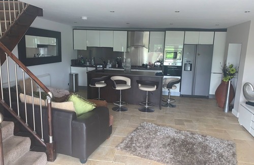 Nantgarw House | 3 bedroom home in the heart of Welsh Village.