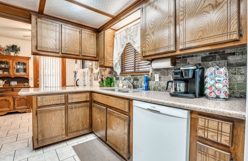 Yukon House | 3 bedroom Home in Yukon!