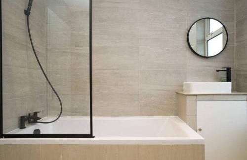 Harehills Apartment | 3 Bedroom Home with Free parking