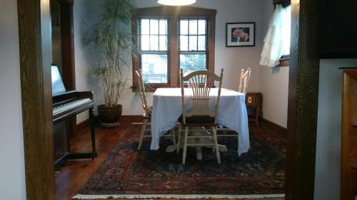 Clifton House | 3 Bedroom House 2 Bath House Near New York