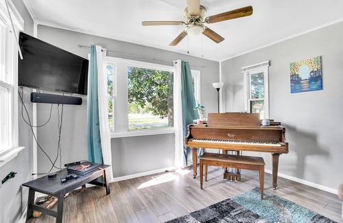 Buechel House | 3 Bedroom House, Dog Friendly!