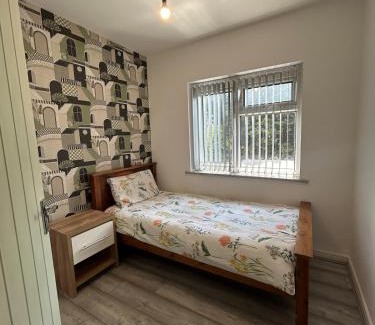 Stonnall Apartment | 3 Bedroom House Driveway near to NEC - 6 guests