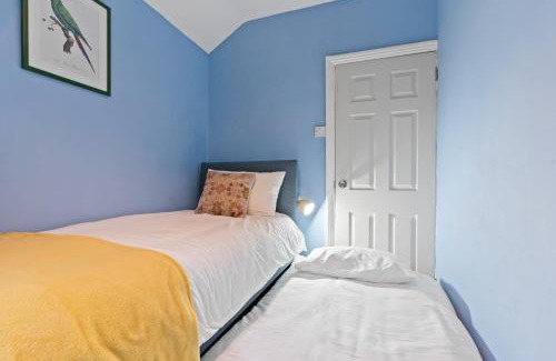 Dover House | 3 bedroom House for Contractors,Workers,Relocation,Insurance,Family, Free Parking, Dover