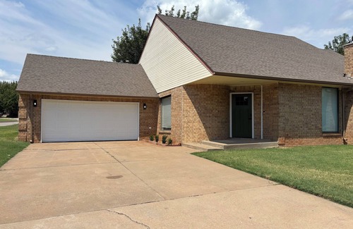 Quail Creek House | 3-bedroom house in superb Oklahoma City with AC