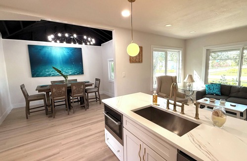 North East Park House | 3-bedroom house in wonderful St. Petersburg with WiFi, AC