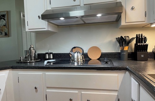 Isle of Hope Historic District House | 3-bedroom house in charming Savannah with AC