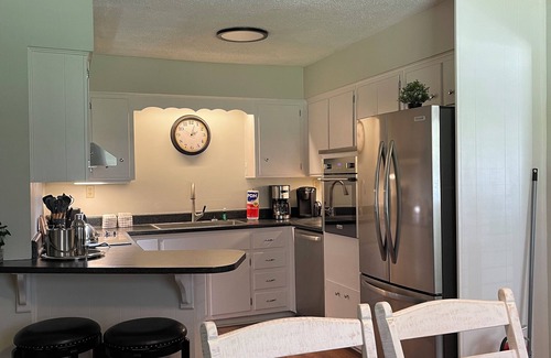 Isle of Hope Historic District House | 3-bedroom house in charming Savannah with AC