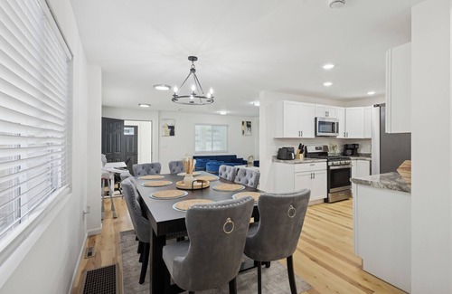 Downtown House | 3-bedroom house in charming Lansing with AC