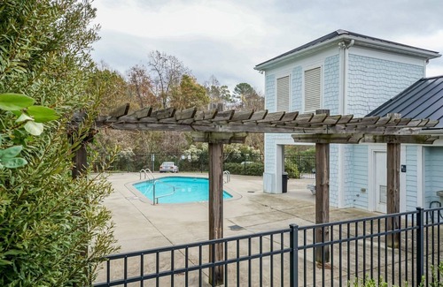 Umstead House | 3-bedroom house in charming Raleigh with AC