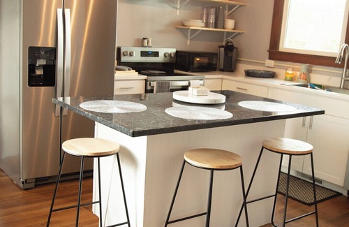 Harriman House | 3-bedroom house in delightful Harriman with AC, private courtyard w/hot tub,