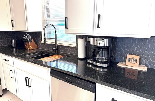 Carnegie House | 3-bedroom house in enjoyable Carnegie with AC, WiFi