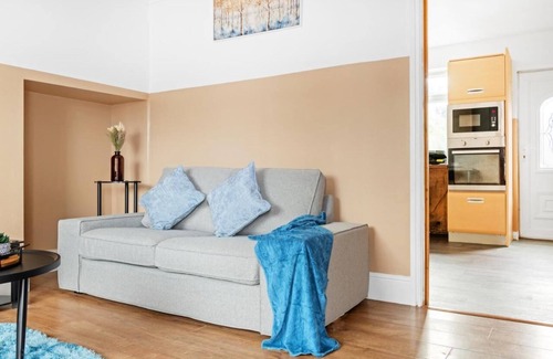 Nottingham House | 3-bedroom house in Felstead Road