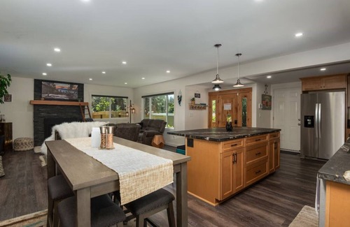 Lower Kingsbury House | 3-bedroom house in fantastic Stateline with WiFi, AC