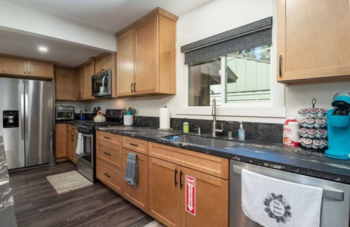 Lower Kingsbury House | 3-bedroom house in fantastic Stateline with WiFi, AC