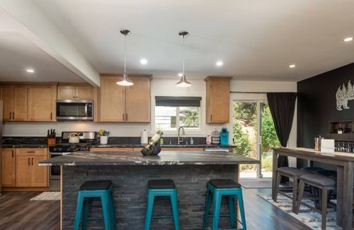 Lower Kingsbury House | 3-bedroom house in fantastic Stateline with WiFi, AC