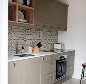 Kew Apartment | 3 Bedroom House in Kew Gardens