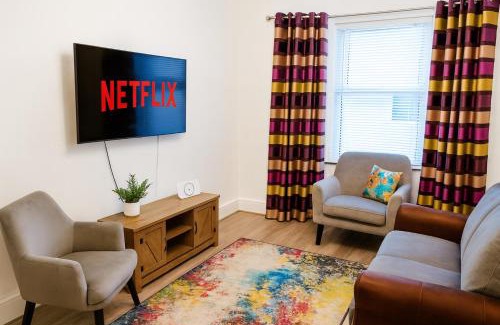 Lisburn Apartment | 3 Bedroom House in Lisburn, 16 minutes to Belfast with parking