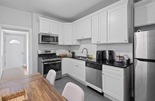 Jersey City House | 3-bedroom house in Jersey City 2 min walk to train station