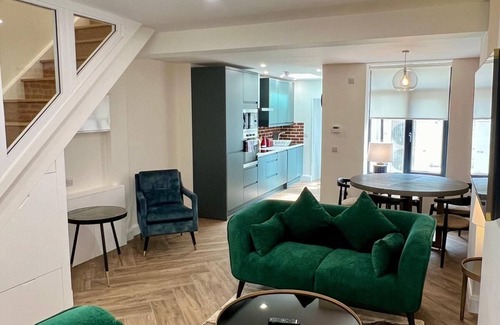 North Wall House | 3 bedroom House on New Wapping Street-Dublin 1