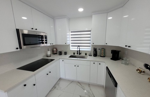 Temple Terrace House | 3-bedroom house in welcoming Temple Terrace, WiFi. EV car charging oulet, PS4