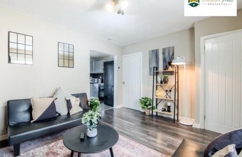 Binley Apartment | 3 BedRoom House with 5 Beds House By Passionfruit Properties Near Coventry City Centre - BCC