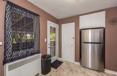 Rockford House | 3 bedroom house with PRIVATE MOVIE THEATER, MASSAGE RECLINERS AND SHADED BALCONY