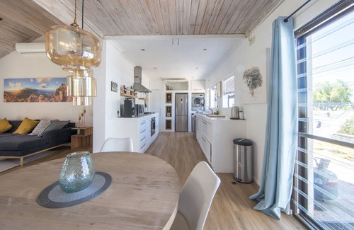 Constantia House | 3-Bedroom House with big Porch, Outdoor Kitchen, Heat Pump heated Swimming Pool