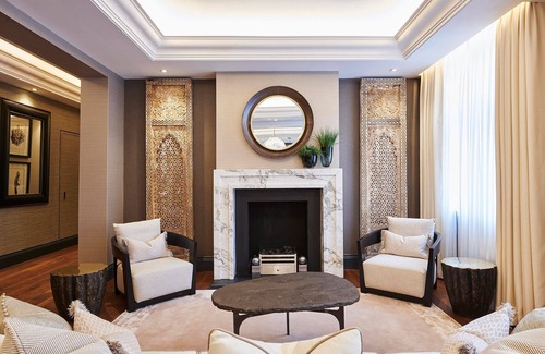 Royal Borough of Kensington and Chelsea Apartment | 3-Bedroom Jaw-Dropping Luxury with Patio in Kensington