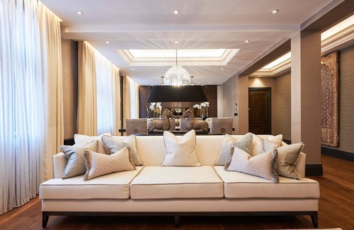 Royal Borough of Kensington and Chelsea Apartment | 3-Bedroom Jaw-Dropping Luxury with Patio in Kensington