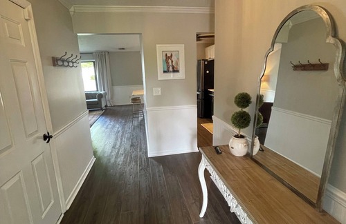 Lexington House | 3-bedroom King Suite Garage with WiFi