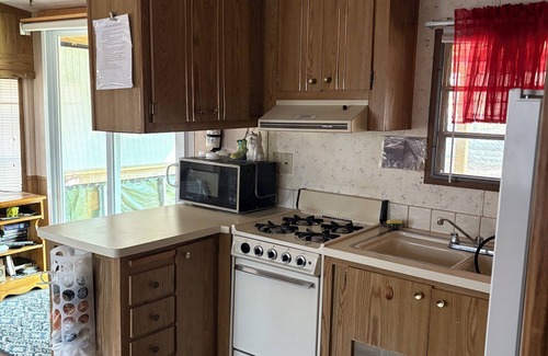 White Mills House | 3-bedroom mobile home in delightful Hawley with WiFi, AC