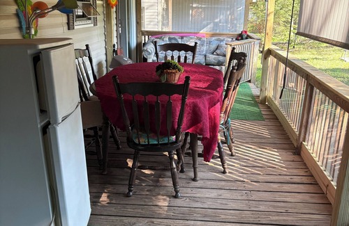 White Mills House | 3-bedroom mobile home in delightful Hawley with WiFi, AC