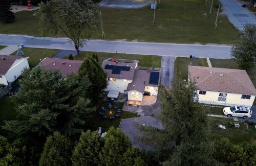 Sudbury House | 3 Bedroom Modern Getaway with Hot Tub and Pet Friendly