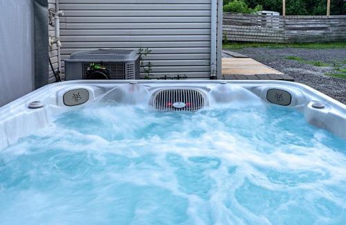 Sudbury House | 3 Bedroom Modern Getaway with Hot Tub and Pet Friendly